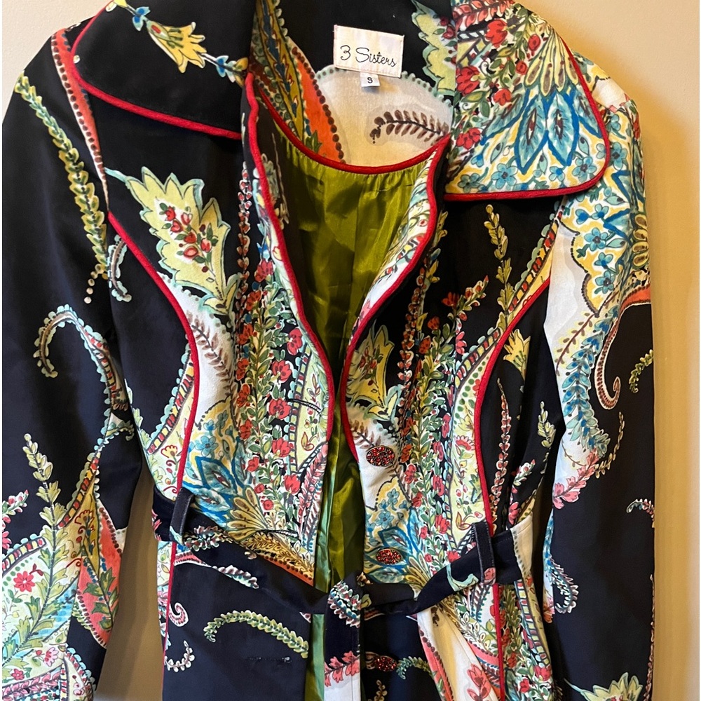 3 Sisters trench coat